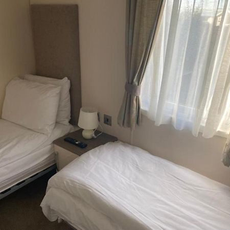 2 Bed, 2 Bath Lodge Style Caravan With Hot Tub & Private Garden At Patrington Haven Leisure Park Eksteriør bilde
