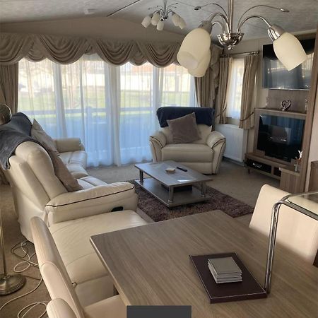 2 Bed, 2 Bath Lodge Style Caravan With Hot Tub & Private Garden At Patrington Haven Leisure Park Eksteriør bilde