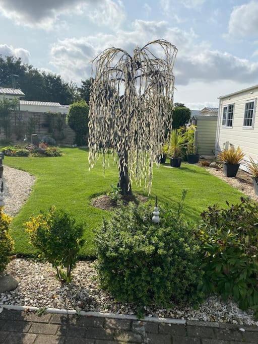 2 Bed, 2 Bath Lodge Style Caravan With Hot Tub & Private Garden At Patrington Haven Leisure Park Eksteriør bilde