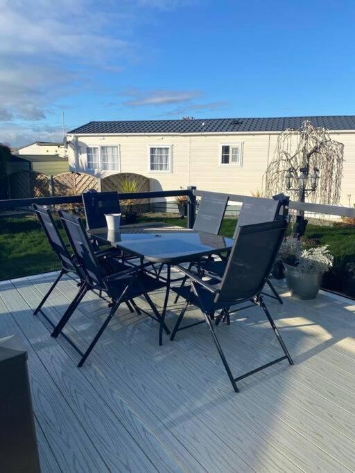 2 Bed, 2 Bath Lodge Style Caravan With Hot Tub & Private Garden At Patrington Haven Leisure Park Eksteriør bilde